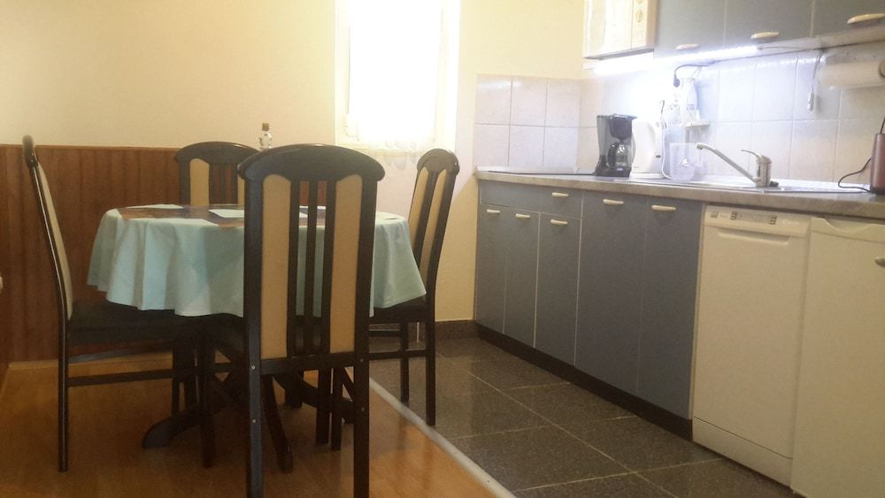 This Apartment is the Perfect Retreat for a Relaxing Holiday Apartment, 2 Bedrooms, Smoking, Balcony 13