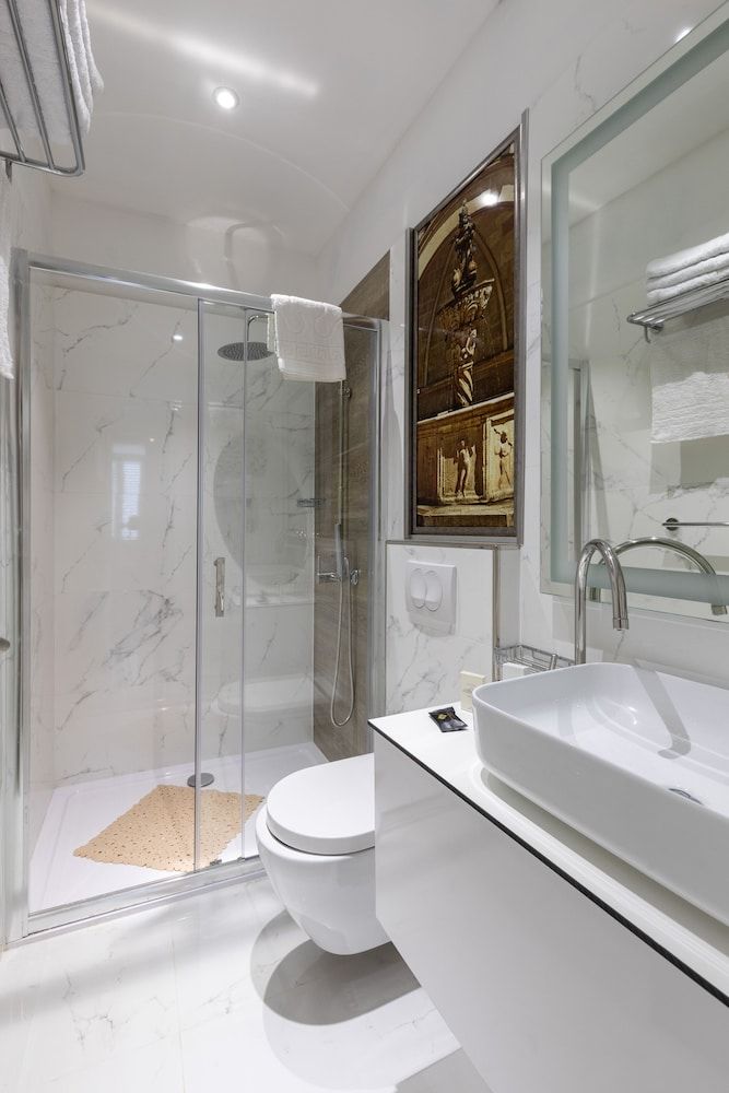 Apartments and rooms Naida Deluxe Double or Twin Room 13