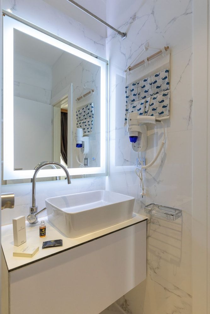 Apartments and rooms Naida Deluxe Double or Twin Room 12