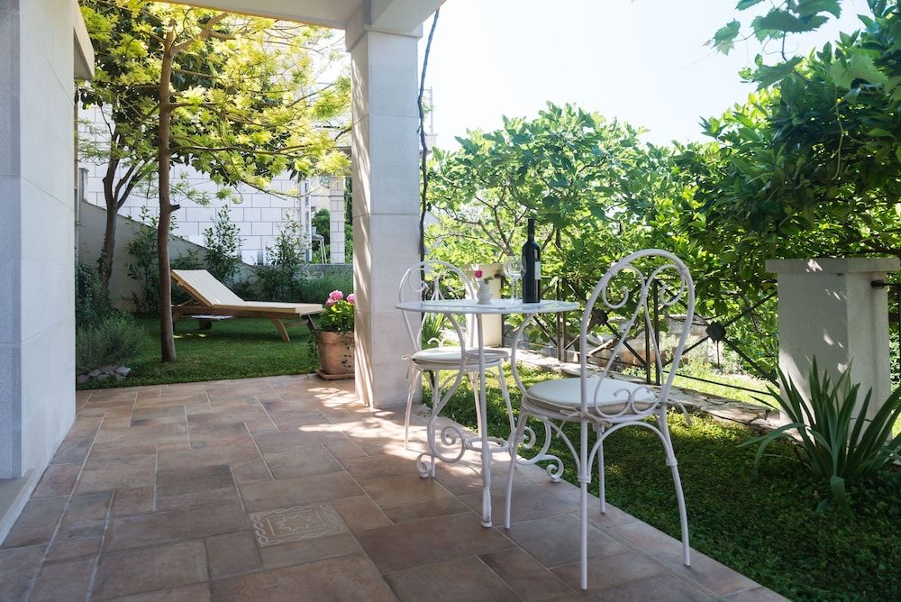 undefined Apartments Gaura 3