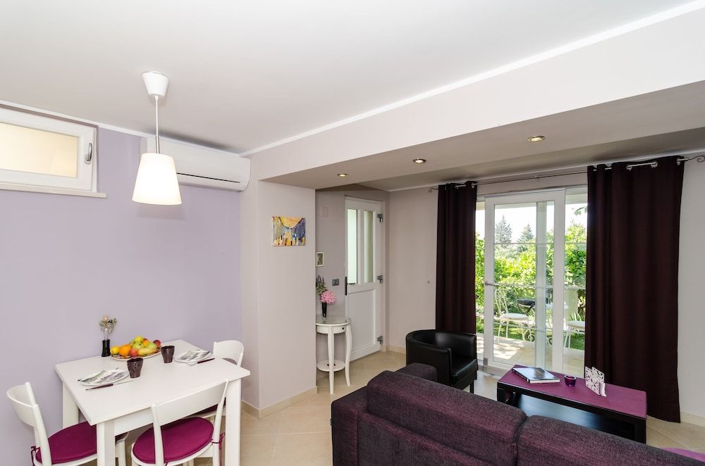 undefined Apartments Gaura