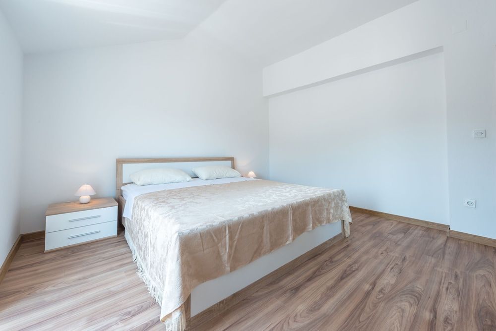 undefined Apartments Lucija 5