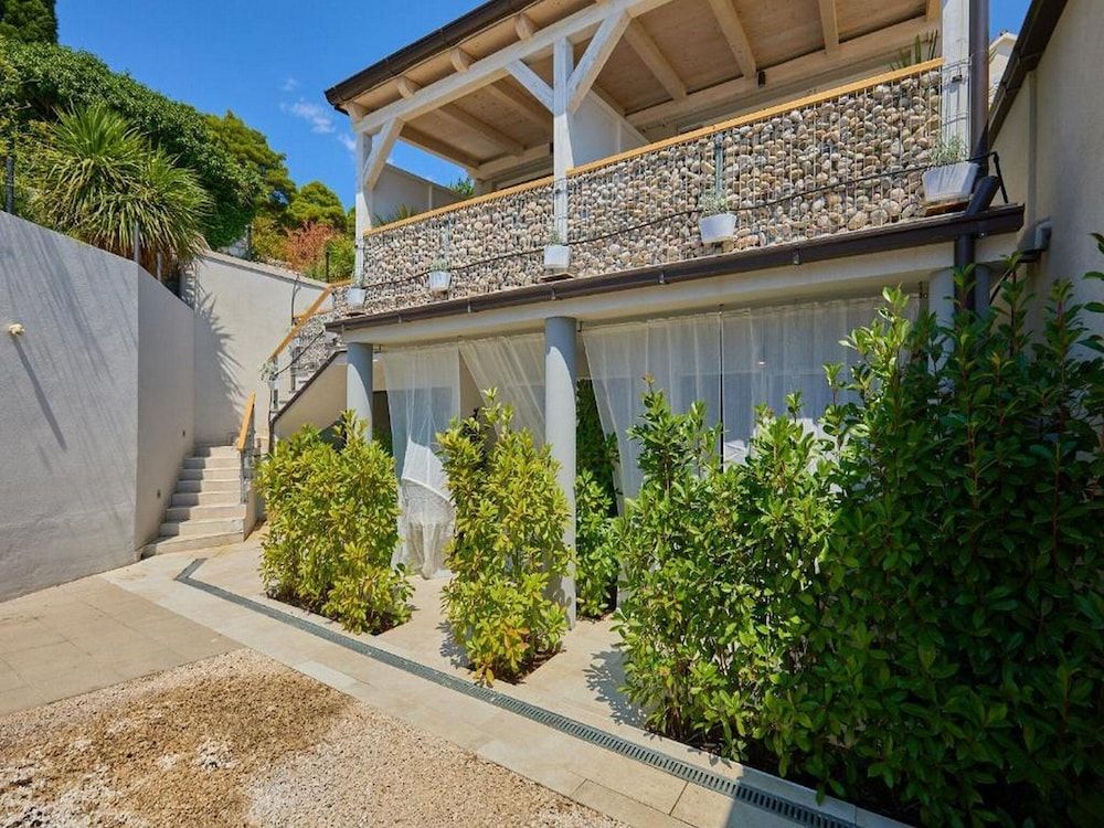 undefined Palm Tree Apartments 5