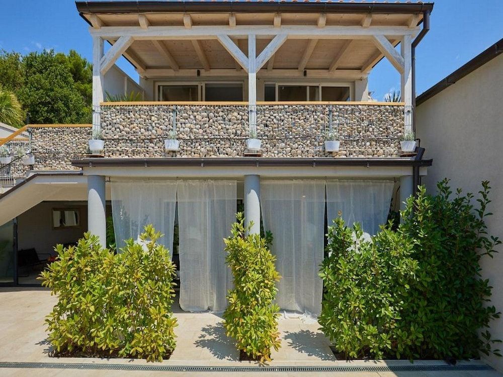 undefined Palm Tree Apartments 4