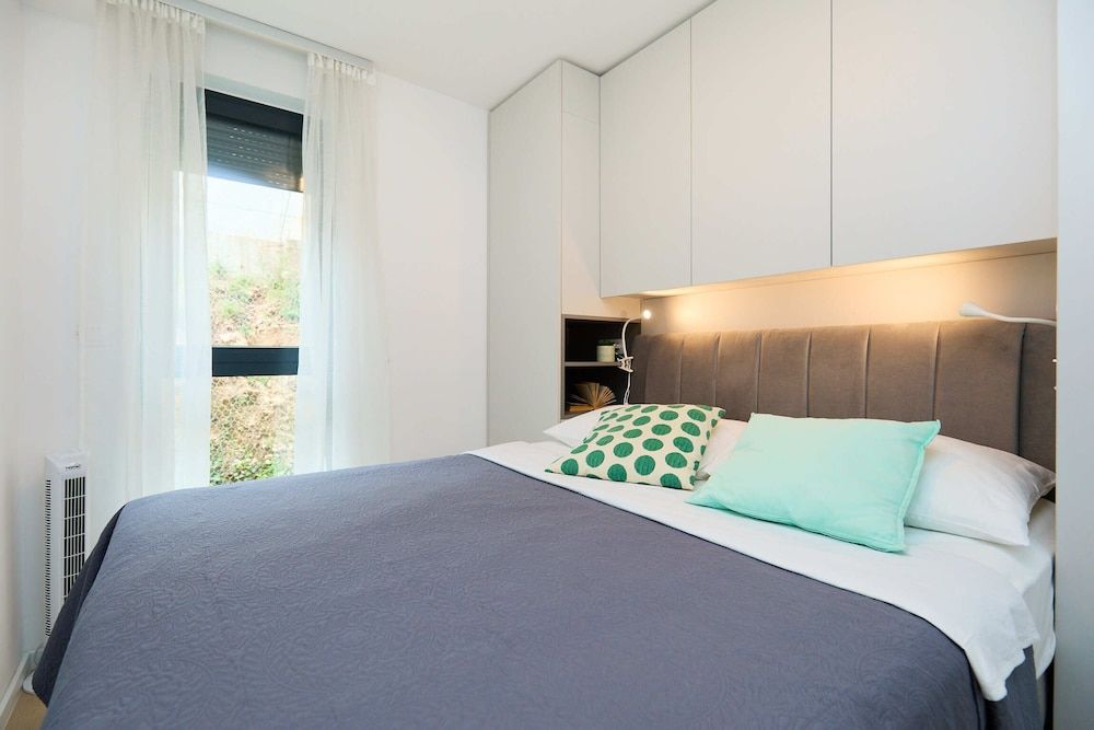 undefined Hedera A12 3