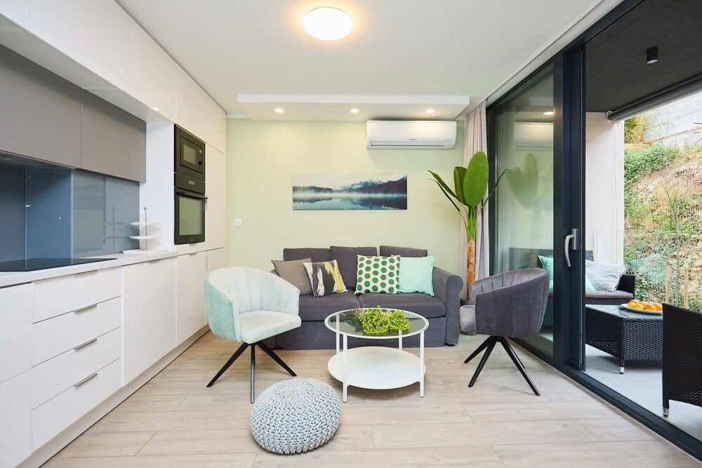 undefined Hedera A12 9