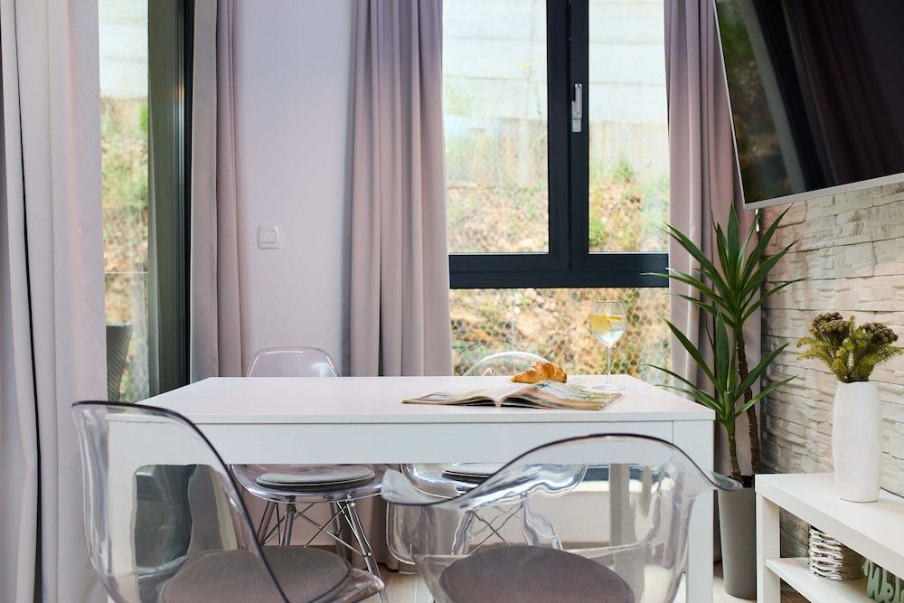 undefined Hedera A12 6