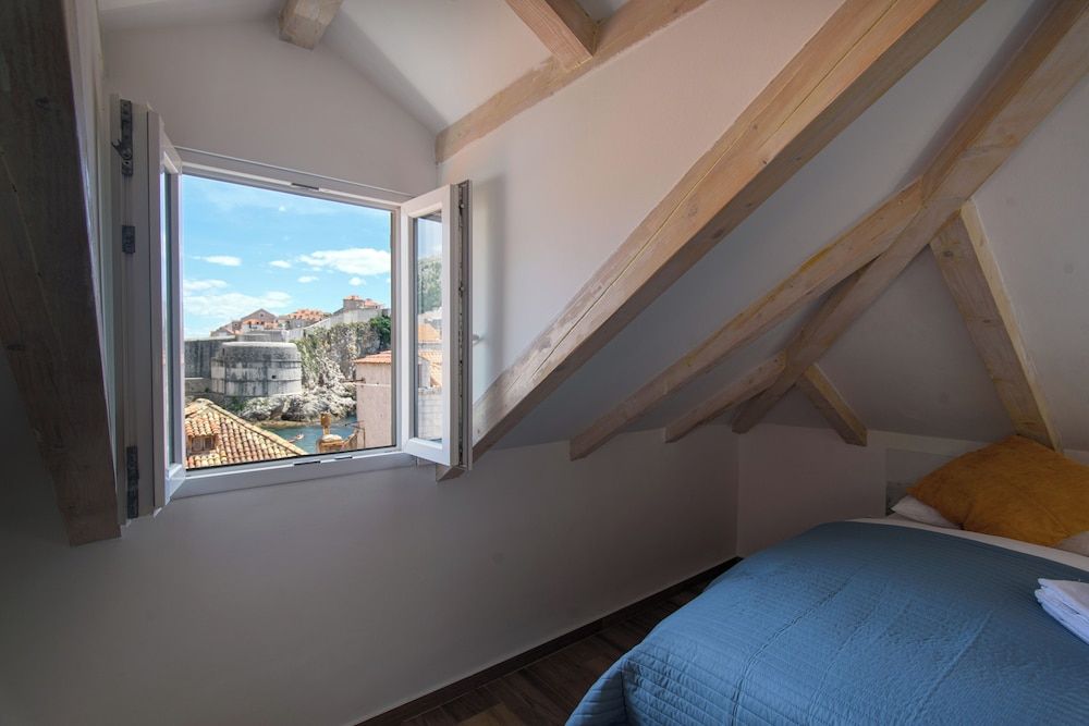 LINCUN by DuHomes Deluxe Double Room, 1 Queen Bed 12