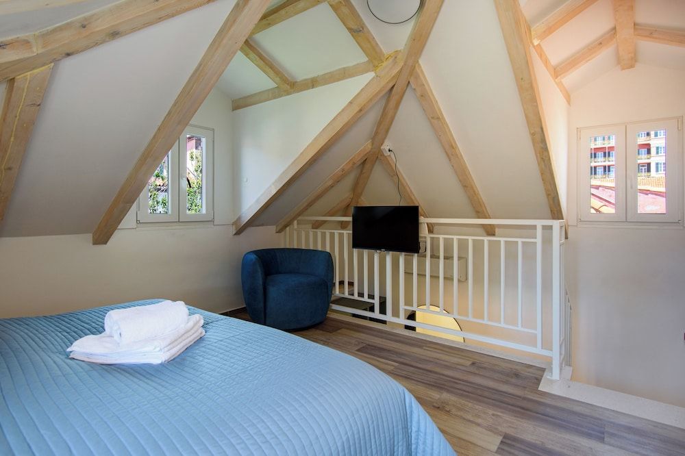 LINCUN by DuHomes Deluxe Double Room, 1 Queen Bed 5