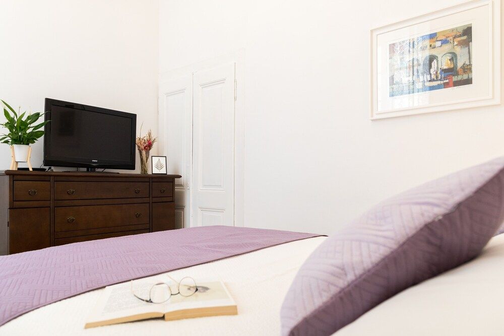 undefined Apartment Toni 6