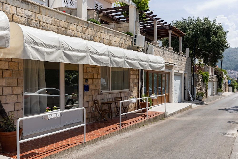 undefined Sunny Palace Apartments 8