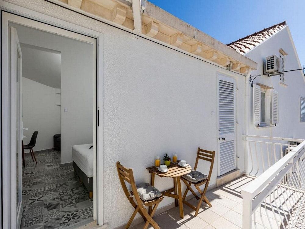 undefined Sunny Palace Apartments 4