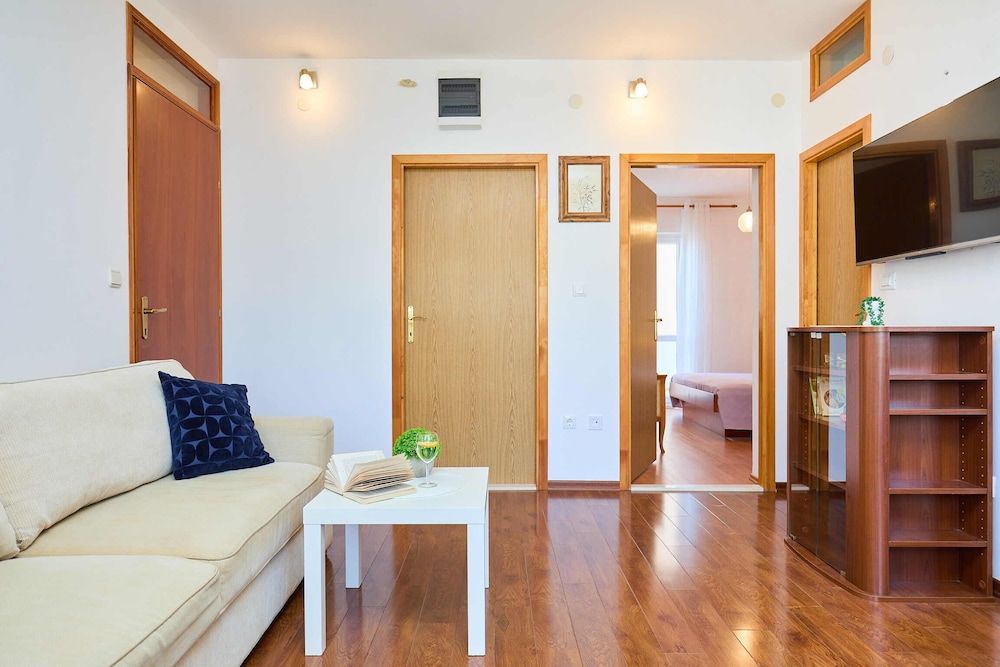 Mount Royal Apartment (3 Bedrooms) 21