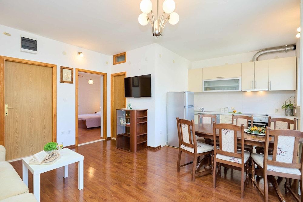 Mount Royal Apartment (3 Bedrooms) 23