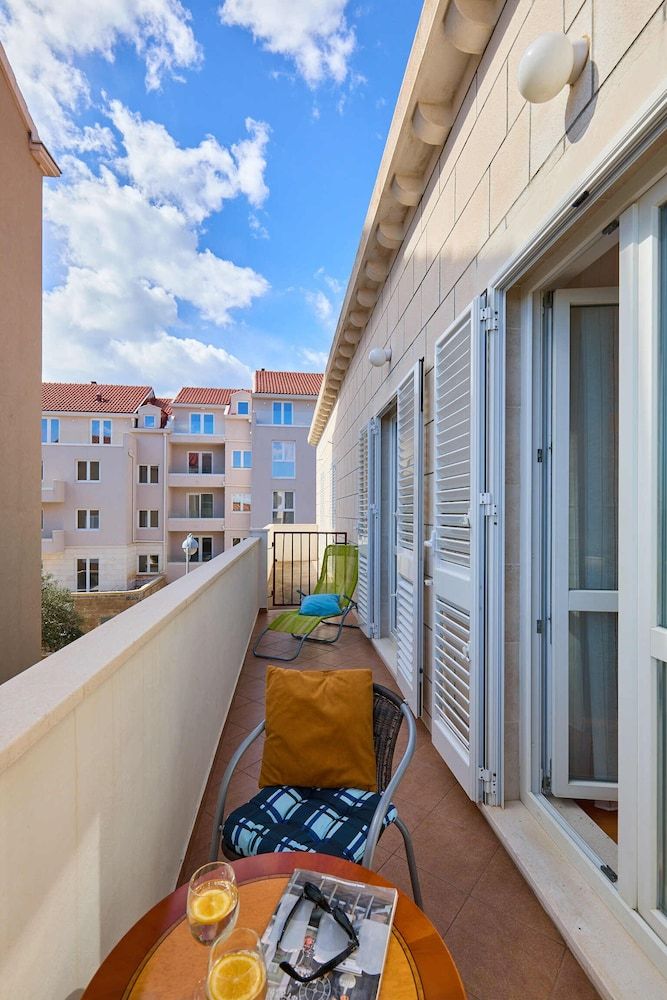 Mount Royal Apartment (3 Bedrooms) 24