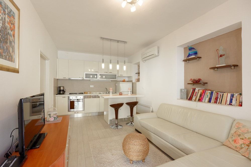 undefined Apartments Regjo 10