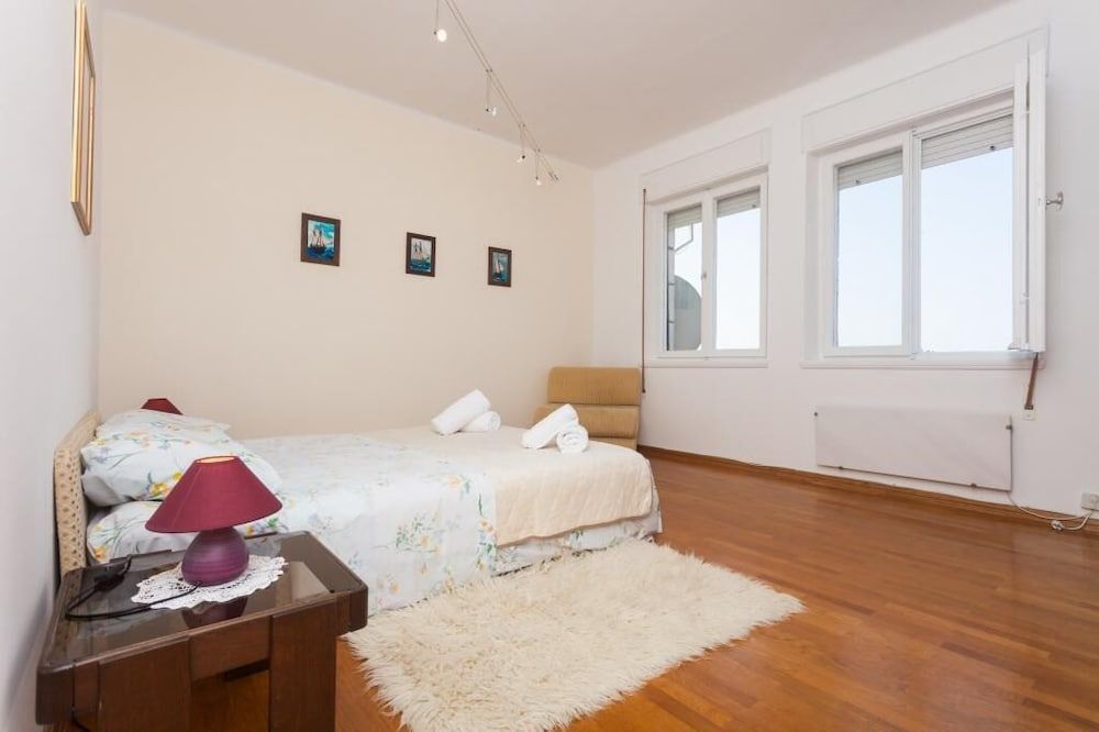 undefined Apartment Rea 6