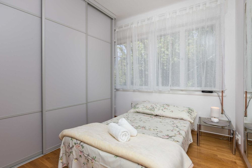 undefined Apartment Rea