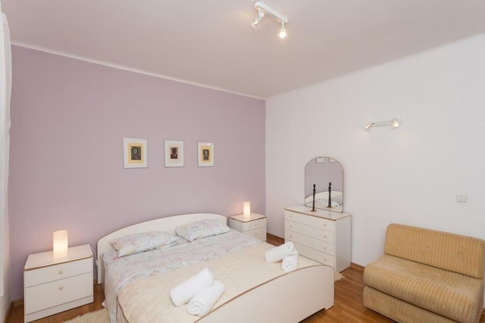 undefined Apartment Rea 5