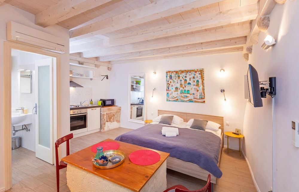 undefined Rafael rooms and apartments by DuHomes 2