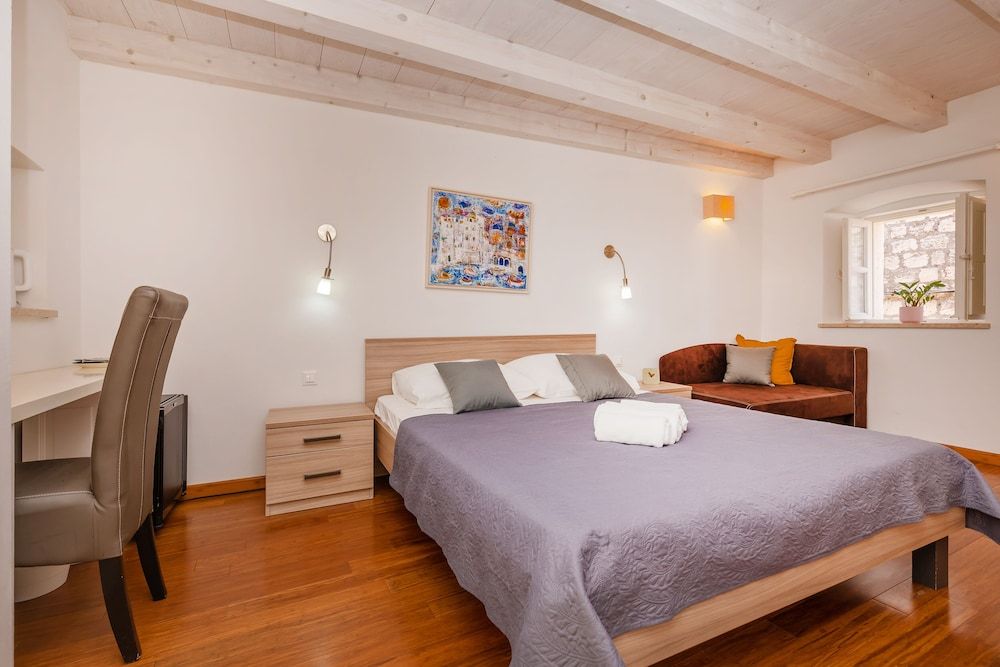 undefined Rafael rooms and apartments by DuHomes 3