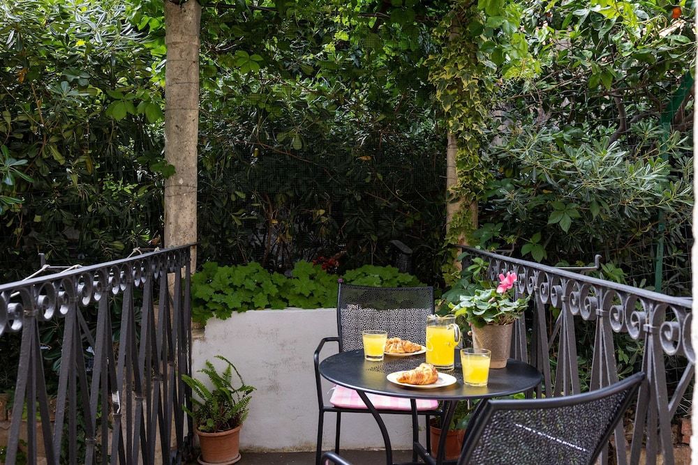 undefined Apartment Taura 8