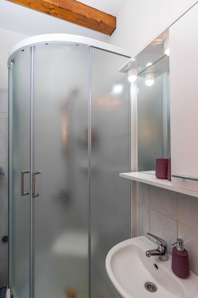 Apartment Taura Studio (Studio Apartment with Balcony and Old) 7