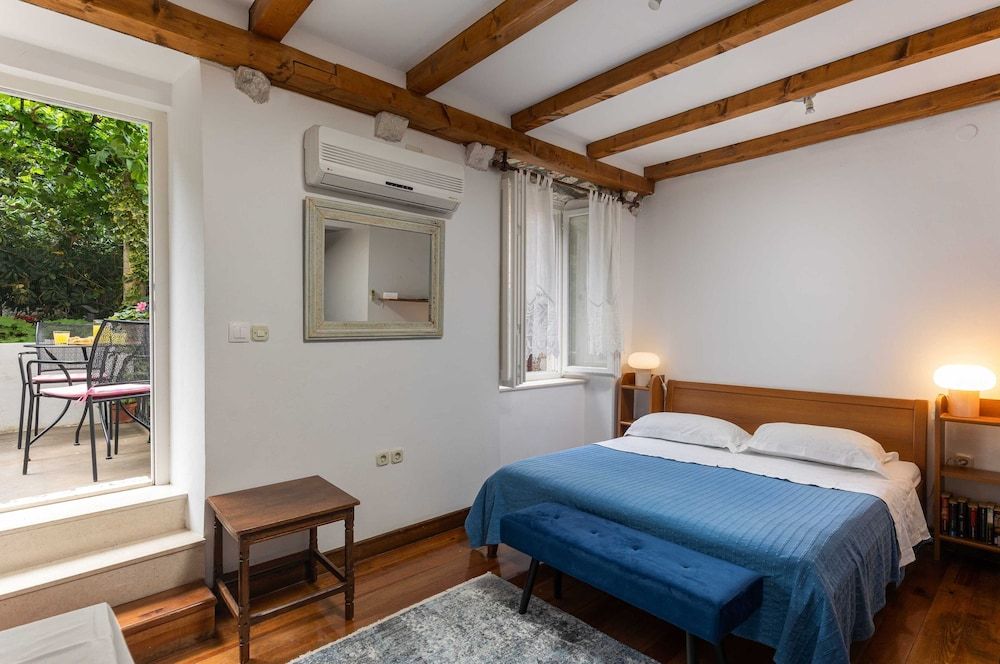 undefined Apartment Taura 7