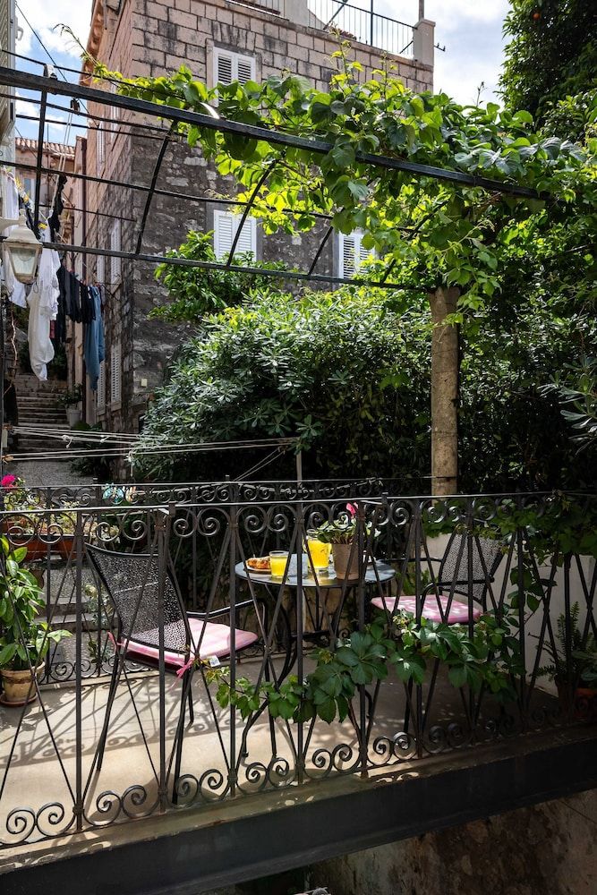 undefined Apartment Taura 6