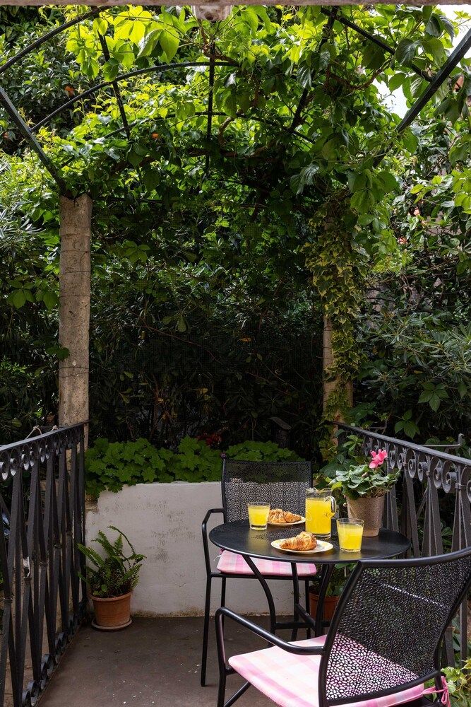 undefined Apartment Taura 9