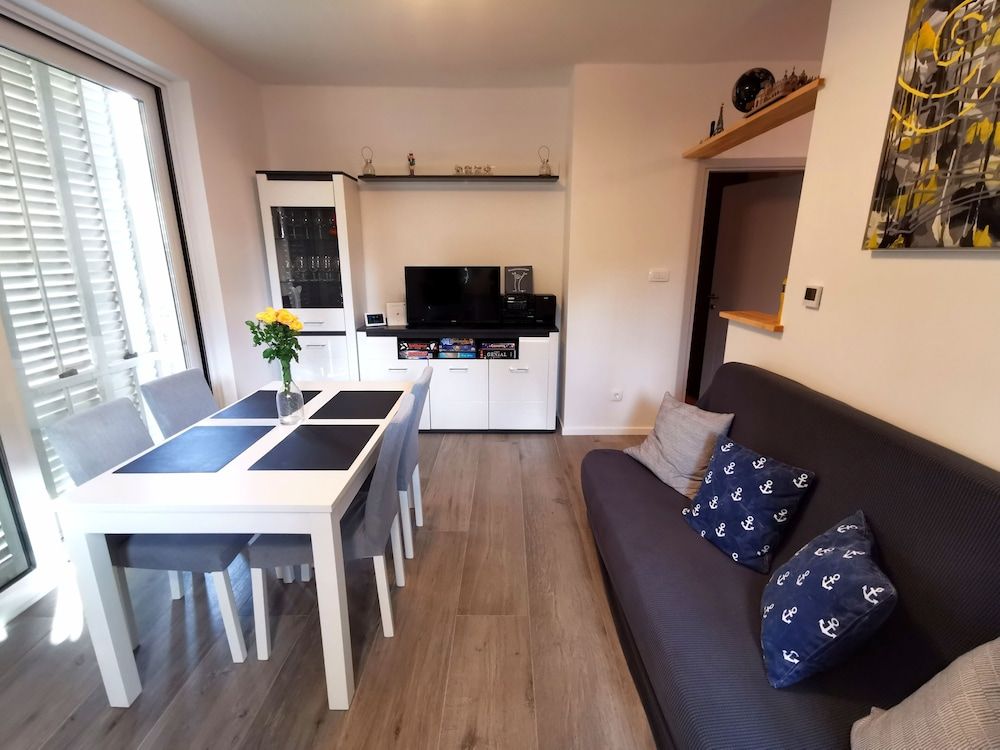 undefined Apartment with balcony Nike 4