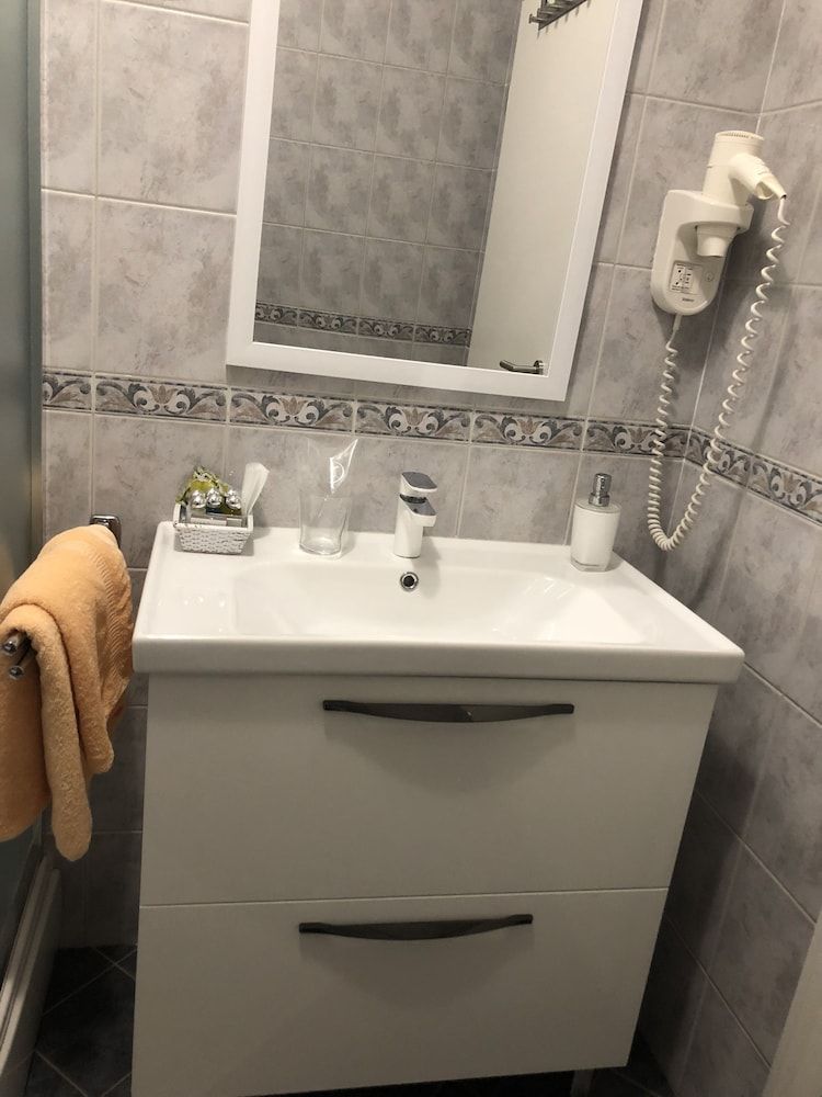 Villa Klaic Guesthouse Dubrovnik Basic Double Room, 1 Queen Bed, Non Smoking, Pool View 3