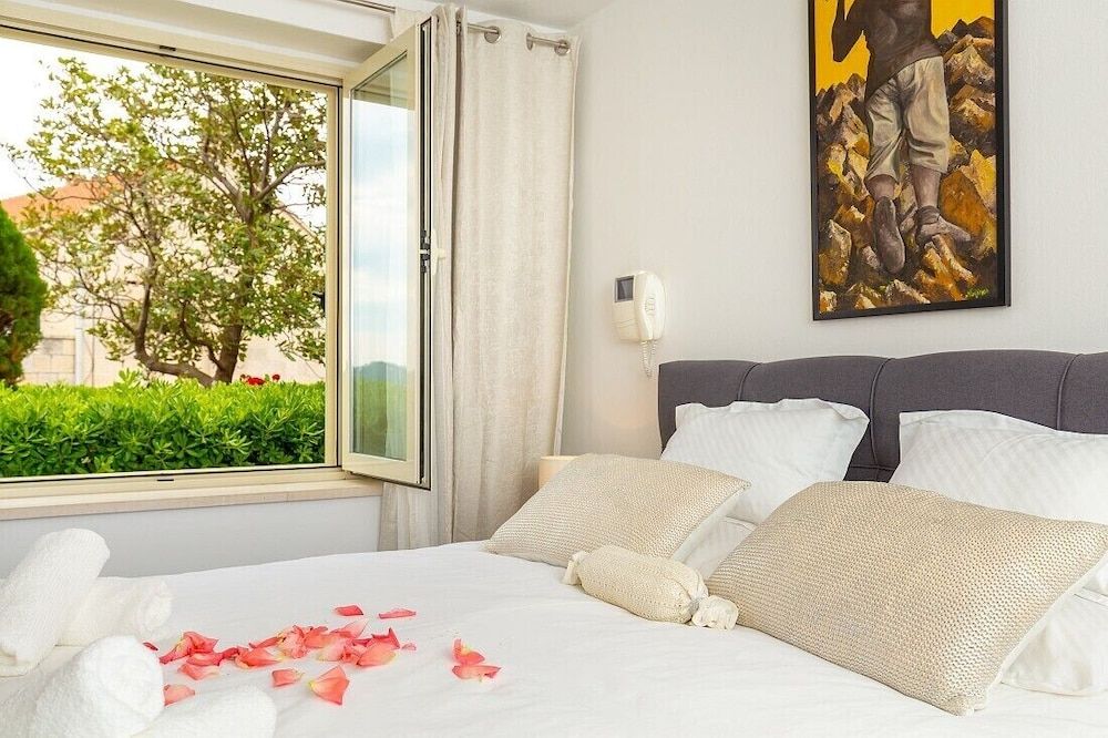 undefined Guest House Steel