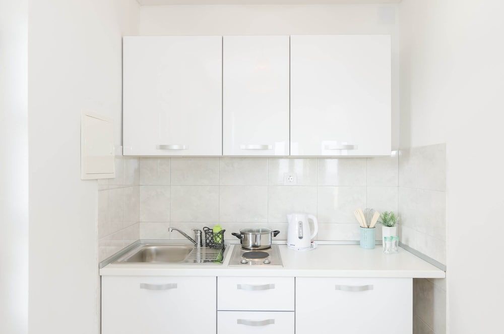 Cin & Co Central Apartments Standard Apartment, 1 Bedroom, Balcony, Sea View 3