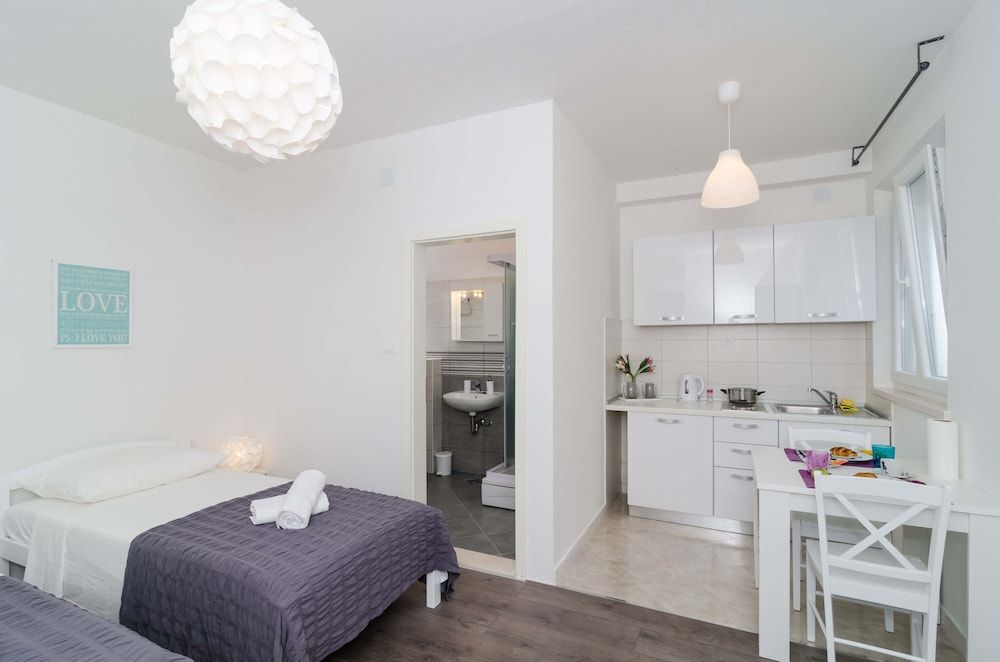 undefined Cin & Co Central Apartments 4