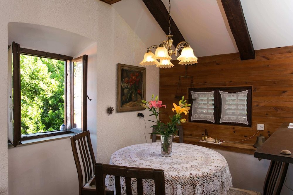 undefined Gina Apartment 6