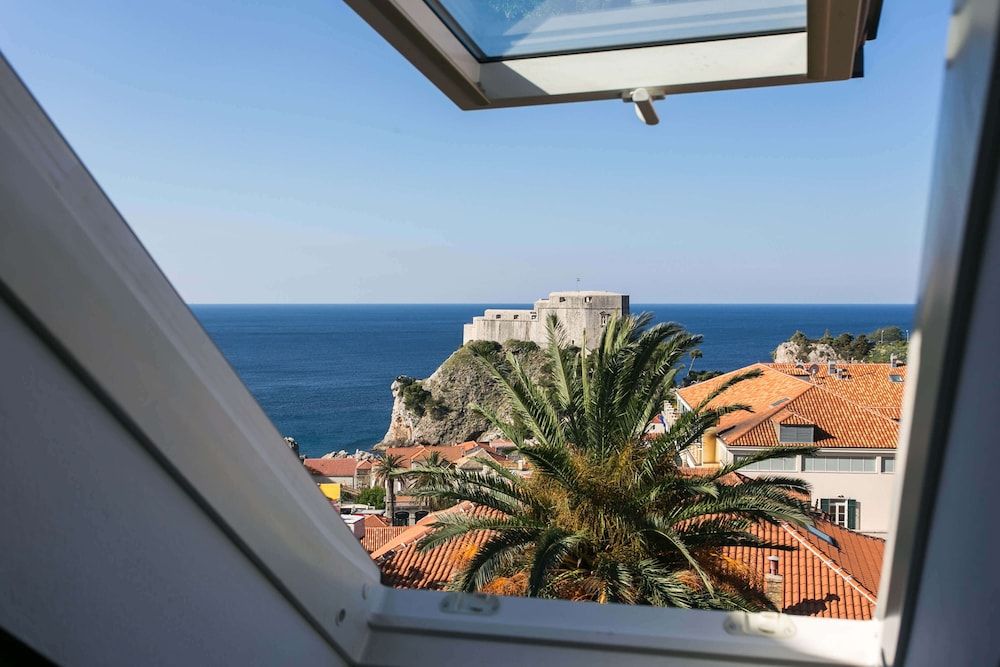 undefined Gina Apartment 9