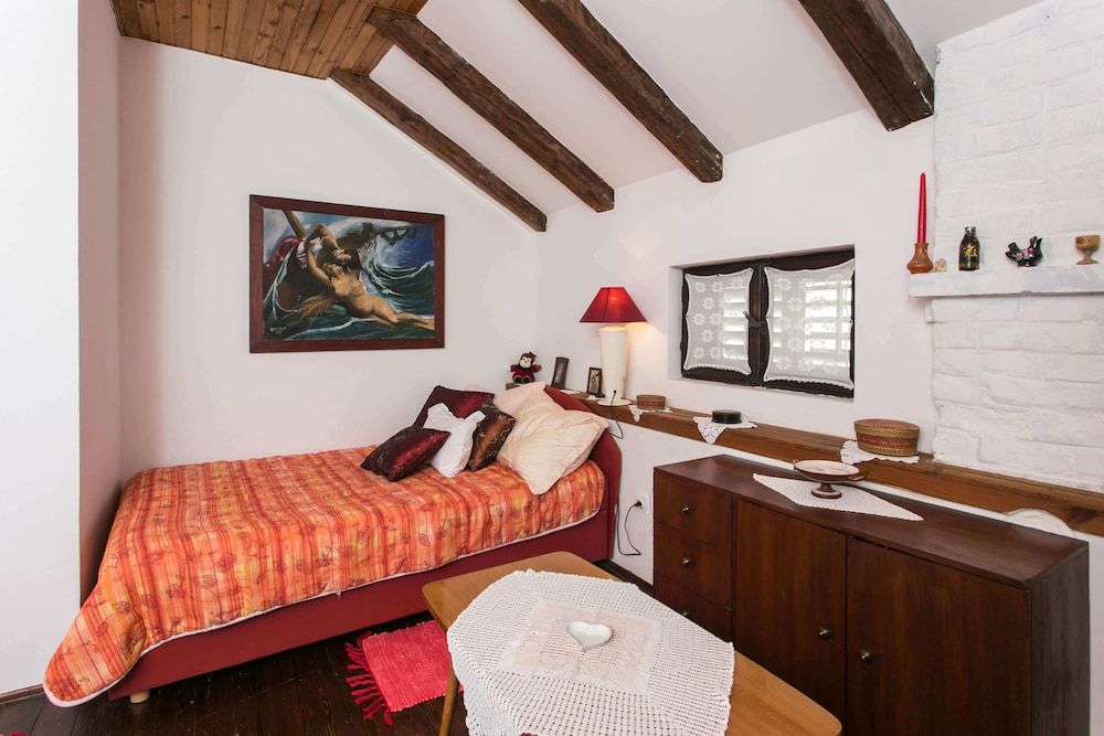 undefined Gina Apartment 7