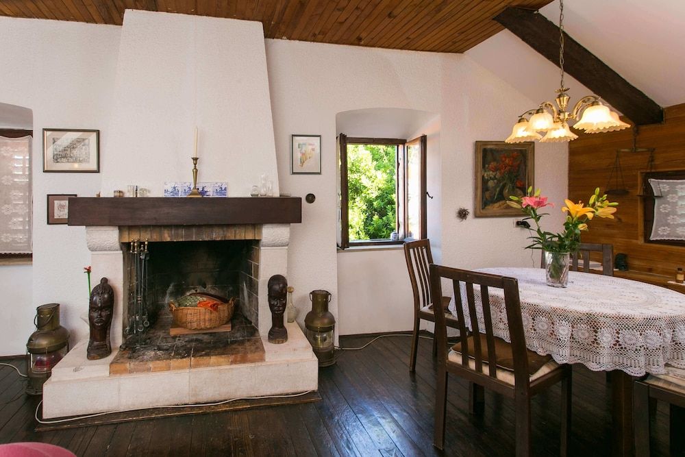 undefined Gina Apartment 5