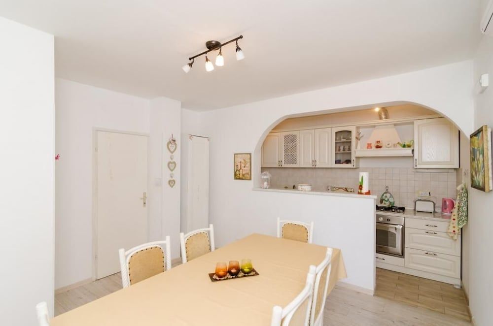 Ivo Guest House Double Room (Double Room with External Private Bat) 18