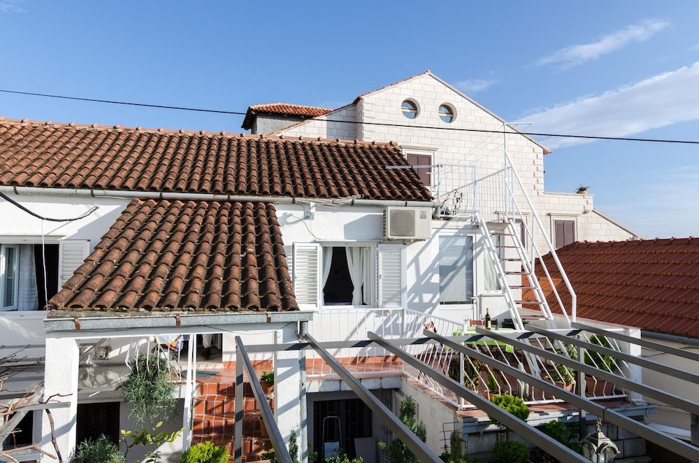 undefined Guest House White Wave 2