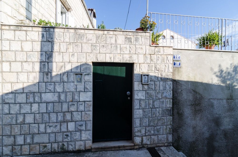 undefined Guest House White Wave 5