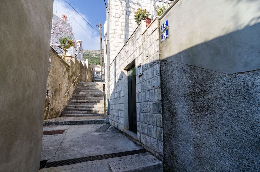 undefined Guest House White Wave 6