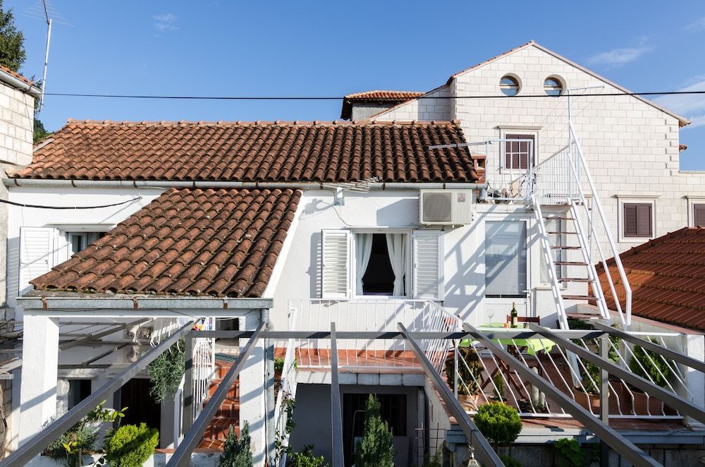 undefined Guest House White Wave 10