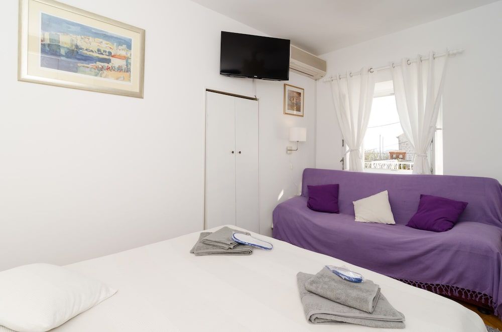 Guest House White Wave Double Room (Double Room with Private External Bat) 9