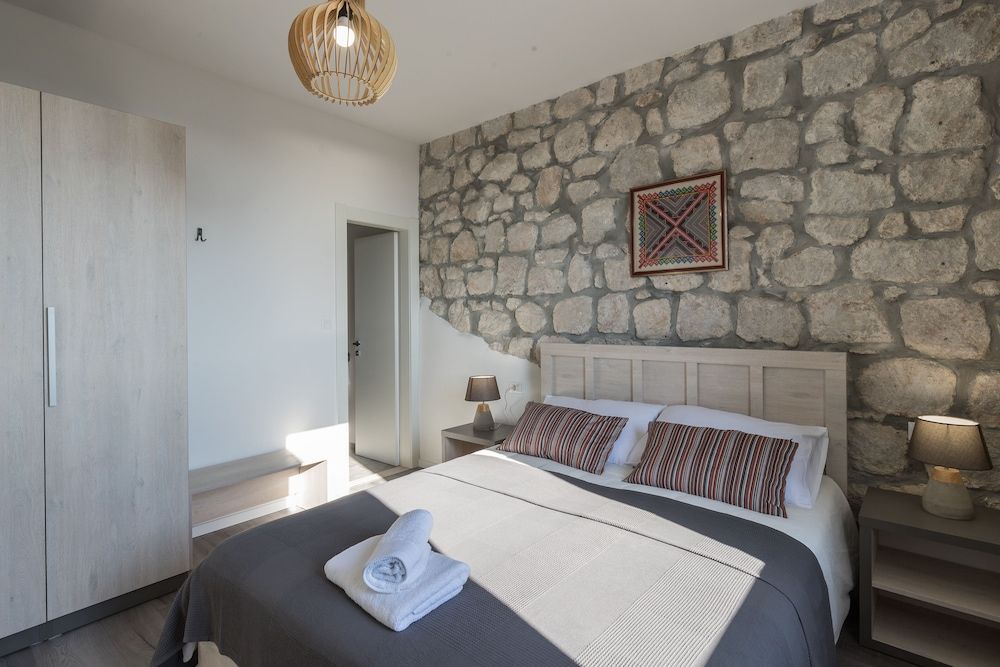 House (Three Bedroom House with Jacuzzi and )