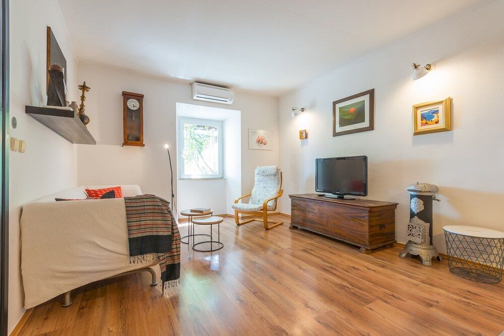 Midsummer Night's Dream Apartment (2 Bedrooms) 11