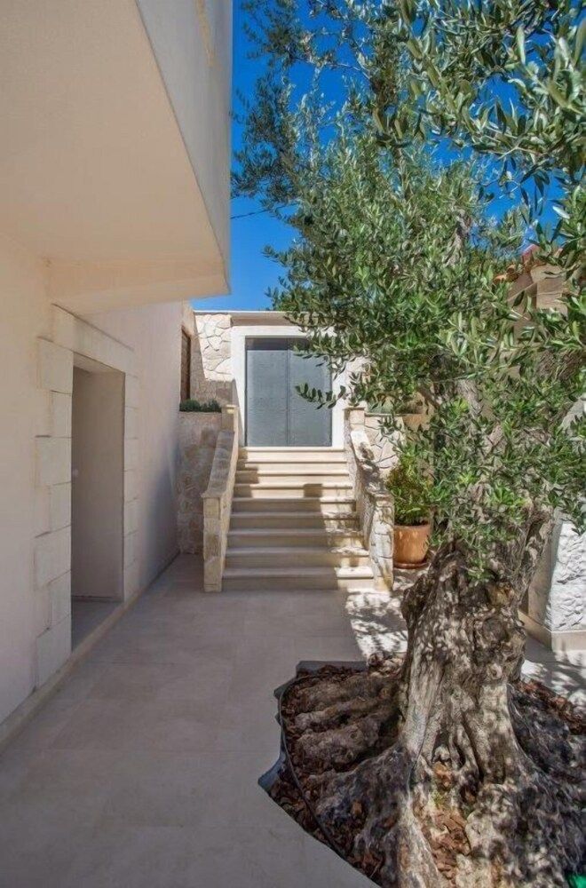 undefined Luxury Villa Dolce Vita with Pool 3