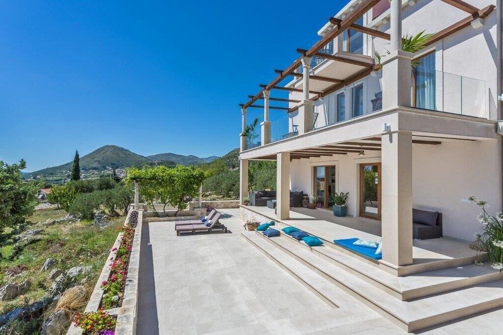 undefined Luxury Villa Dolce Vita with Pool 5