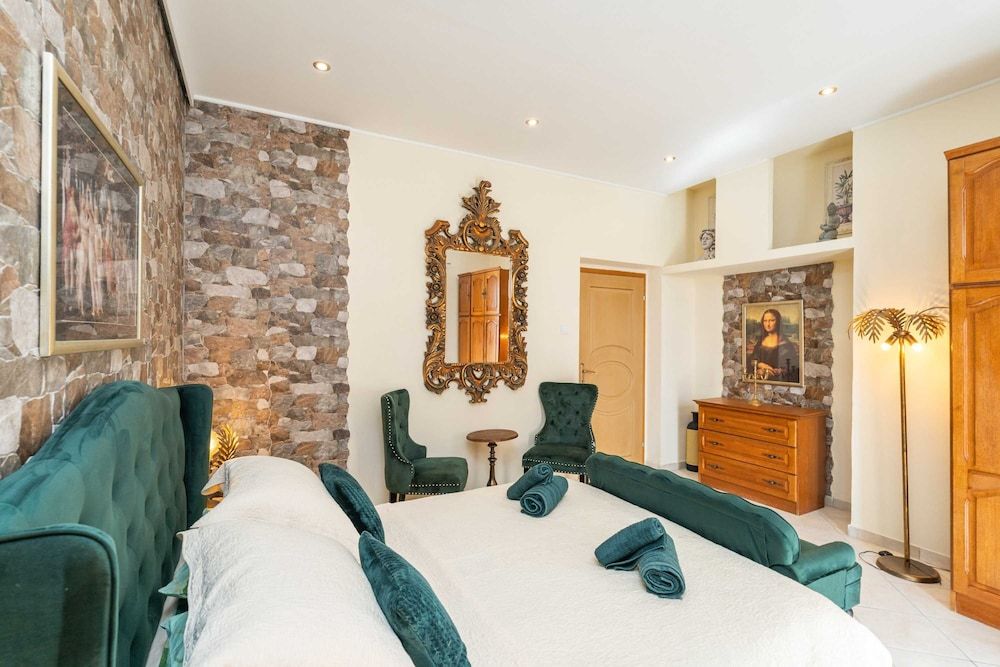 Villa Adrian Villa (Six Bedroom Villa with Swimming pool ) 8